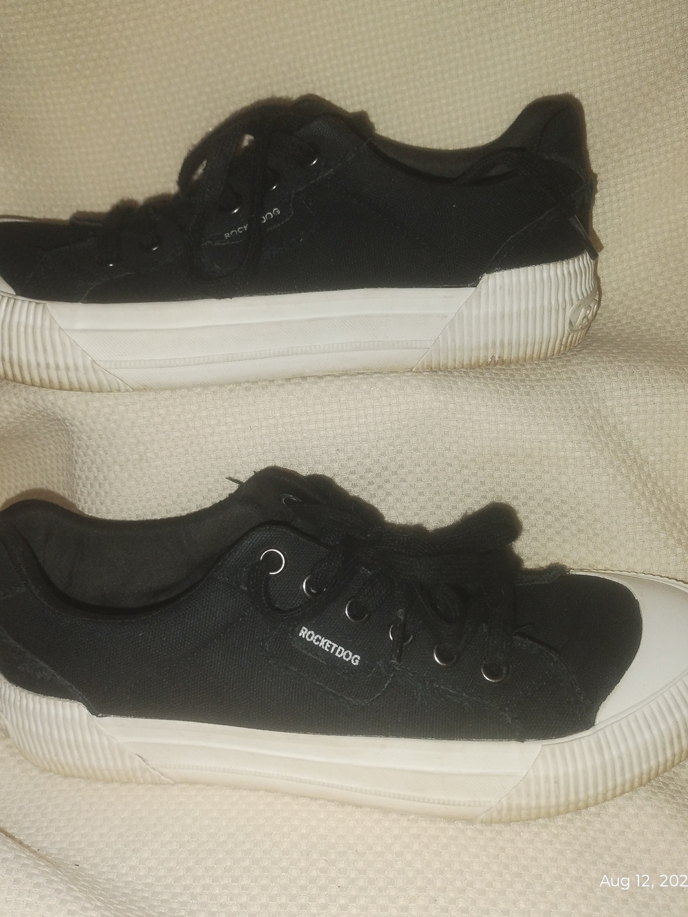 Rocket Dog Women's Size 8.5 Black Canvas Sneakers with White Soles